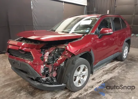 2020 Toyota Rav4 Xle z USA, uszkodzony, nr VIN 2T3P1RFV0LW113062